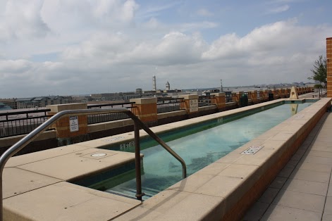 roof top pool at 400 Massachusetts Ave condo building